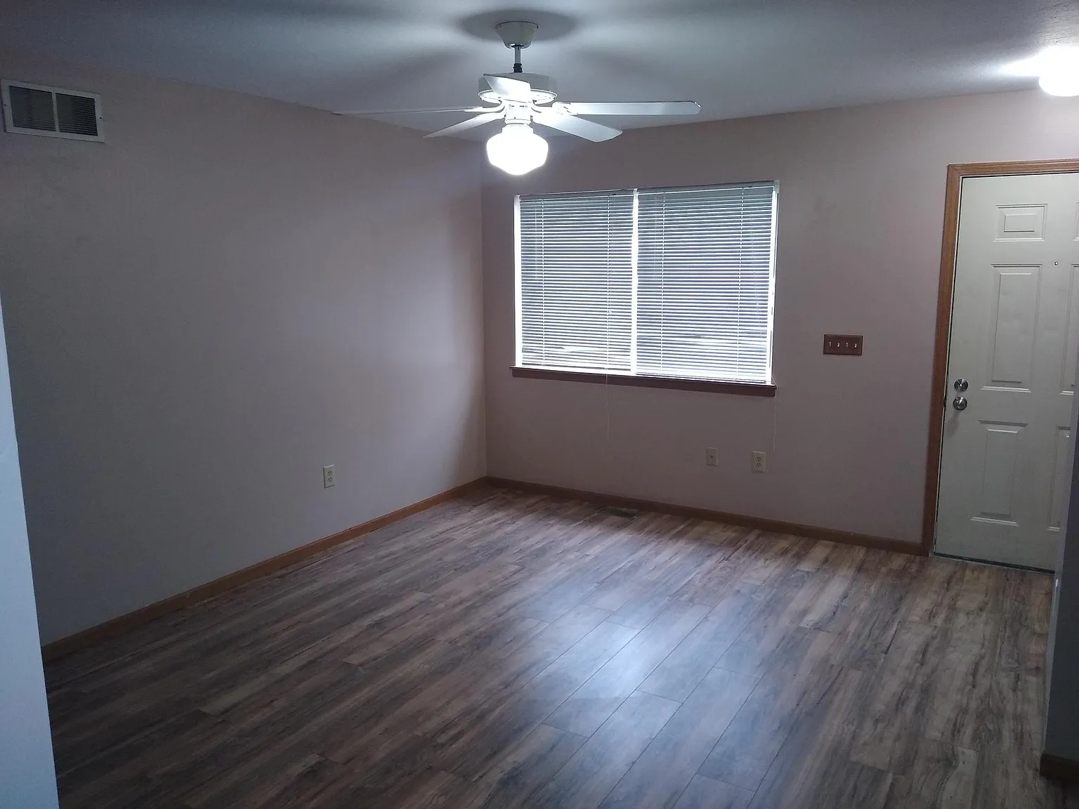 2 bed, 784 sqft, $1,050 — Photo 3