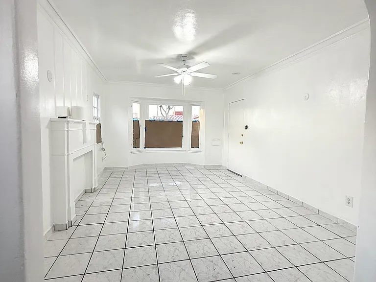 2444 Iowa Ave — Photo 11