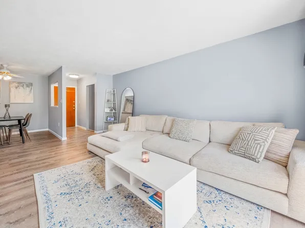 159 Bittersweet Ln APT 105, Randolph, MA 02368