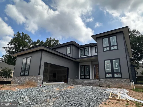 4015 Woodland Rd, Annandale, VA 22003