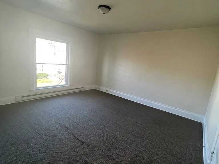 721 Poplar St — Photo 2