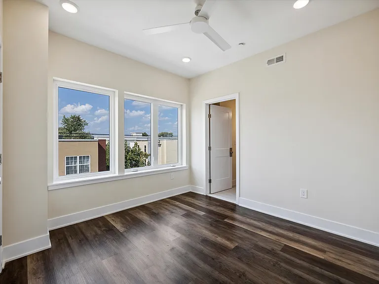 1804 W Berks St — Photo 33