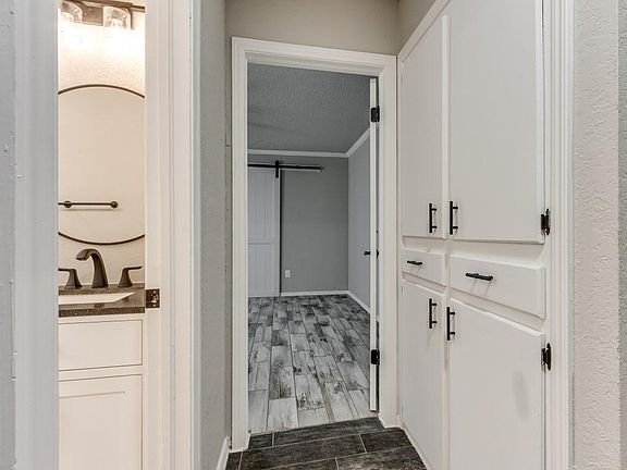 4th image of 1905 Linda Ln