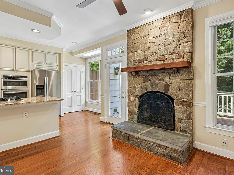 417 Winding Rose Dr — Photo 16