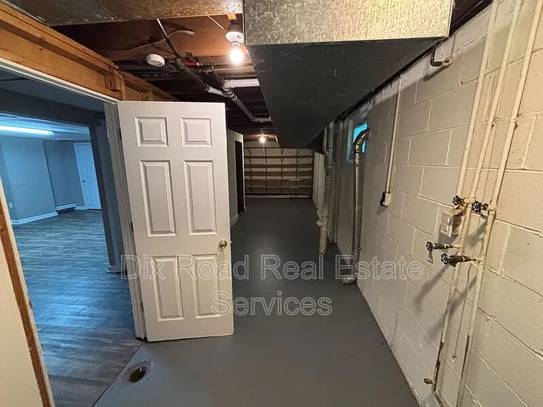 7914 Woody Hollow Dr — Photo 29