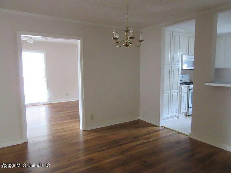 1616 Gordon Ave — Photo 3