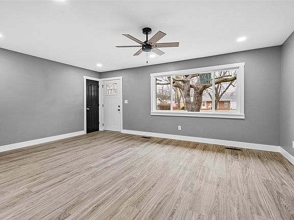 5th image of 742 N 12th St