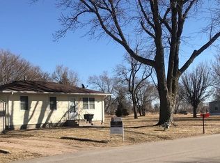 113 S Hadley Ave, Giltner, NE 68841