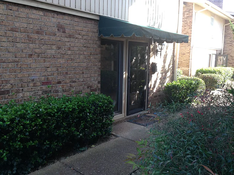 2116 Hobbs Rd #L6 — Photo 3