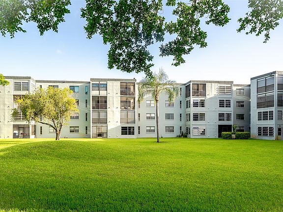 2nd image of 9440 SW 8th St APT 401