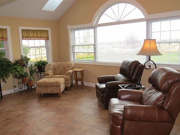 2nd image of 105 Oasis Dr