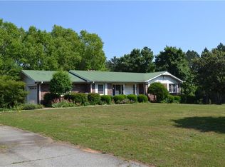 174 W Bennett Rd, Westminster, SC 29693
