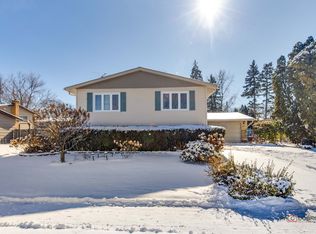 905 E Alder Ln, Mount Prospect, IL