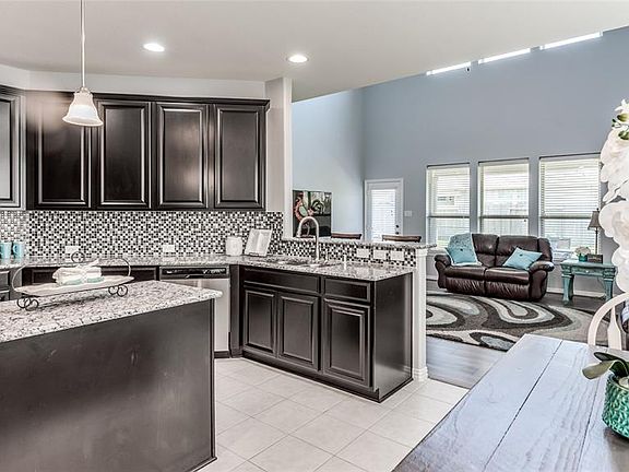 2nd image of 2711 Parkside Valley Ln