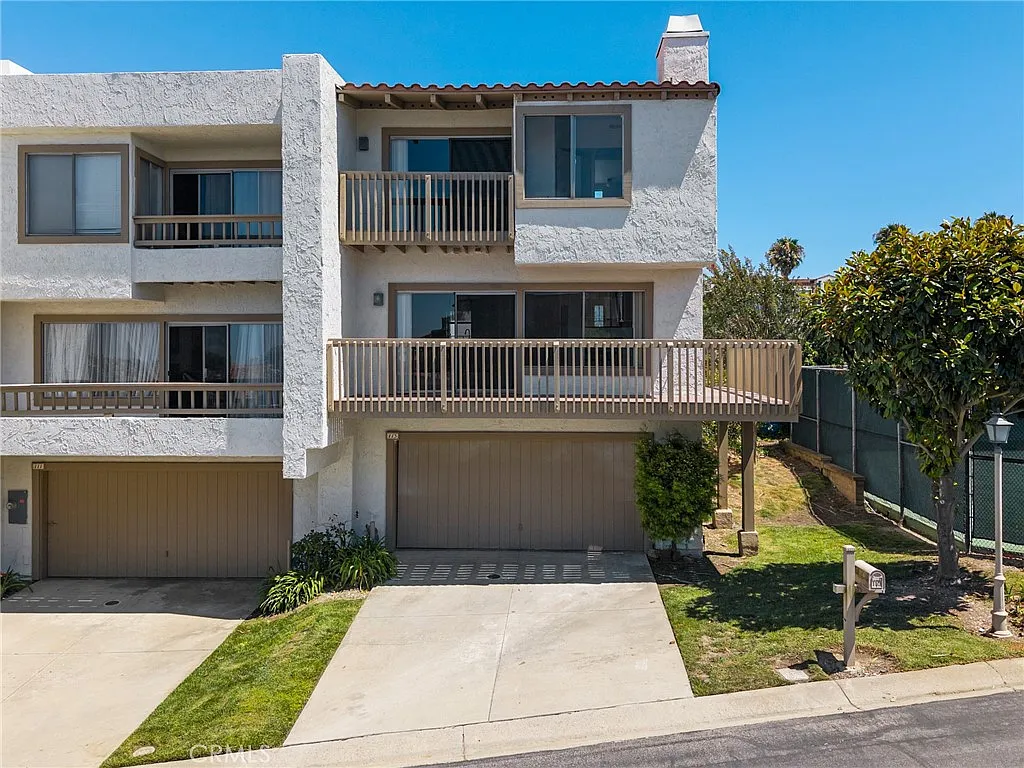 3 bed, 2.5 bath, 1913 sqft, $5,500 — Photo 3