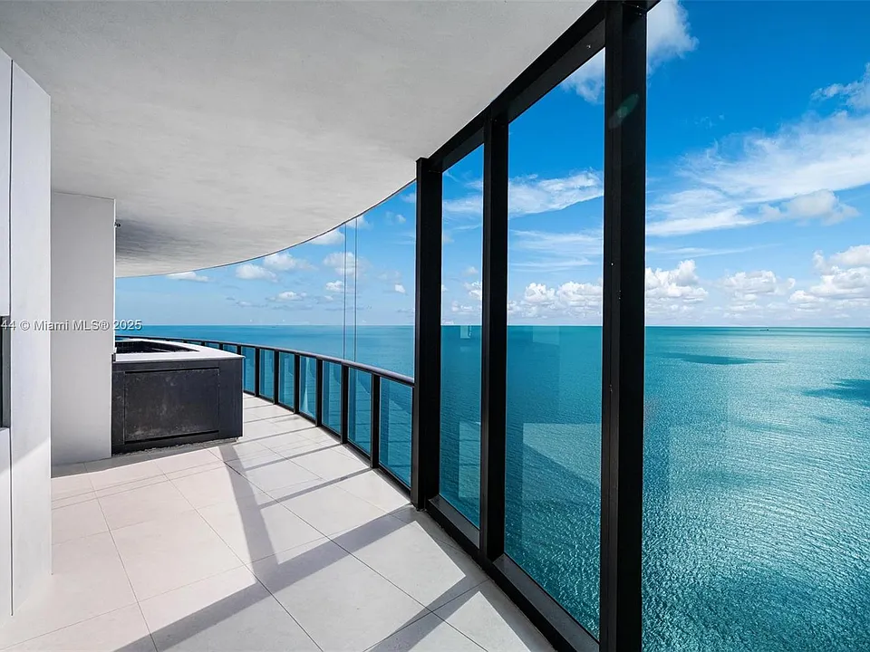 18555 Collins Ave #5001
