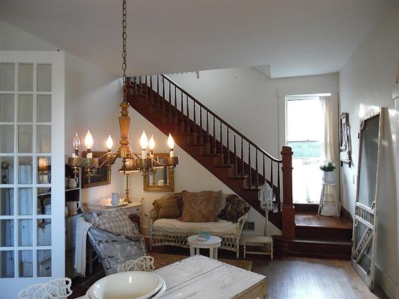 3rd image of 409 Howard Ave