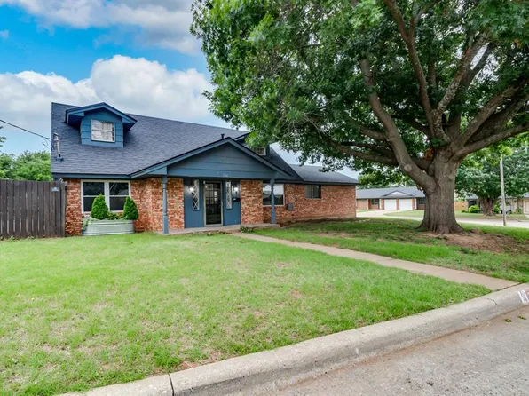 214 Del Mar Dr, Yukon, OK 73099