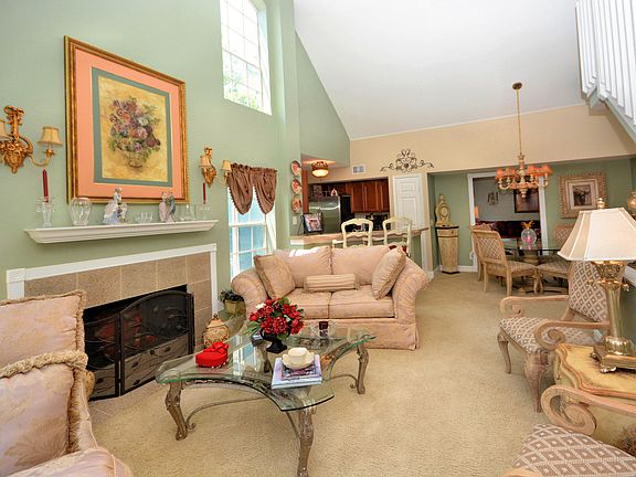 4th image of 13700 RICHMOND PARK Drive N #909