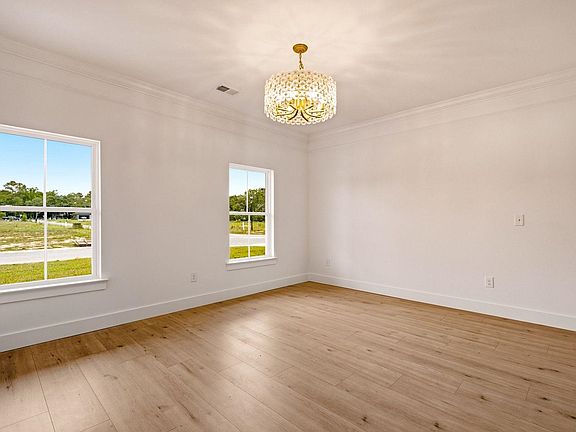 4th image of 100 Thicket Ct