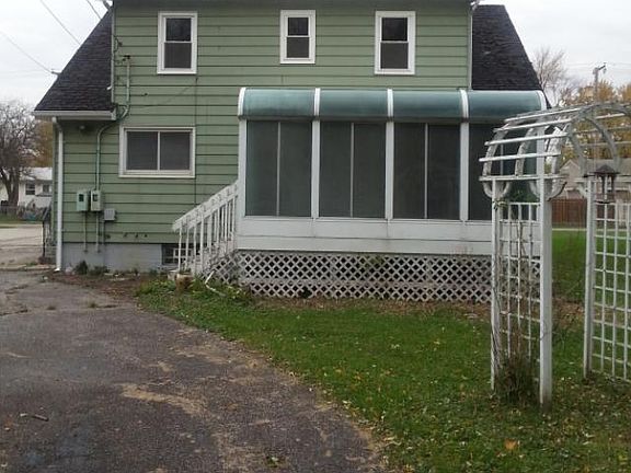 3rd image of 533 W 67th Pl