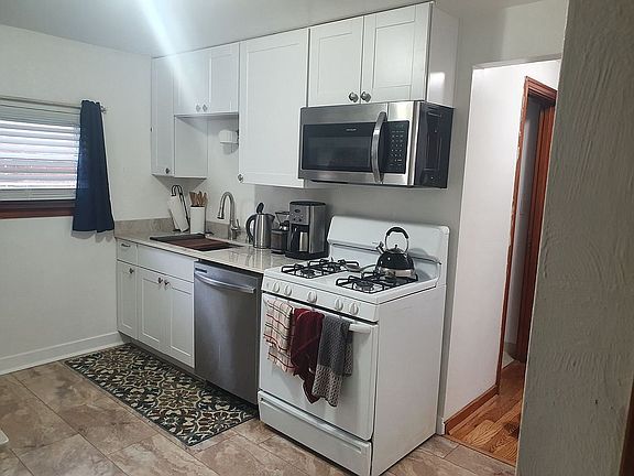 5th image of 429 Cedar St