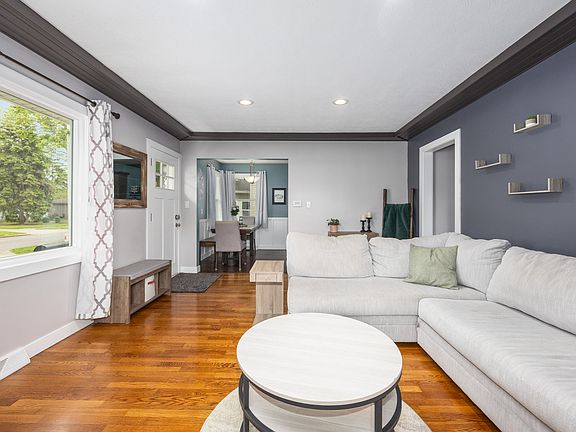 4th image of 2515 De Laat Ave SW