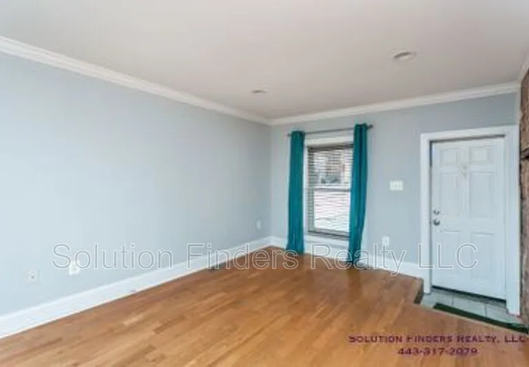3403 Hudson St — Photo 3