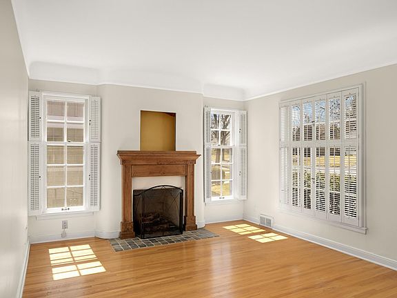 3rd image of 3635 Glenhurst Ave