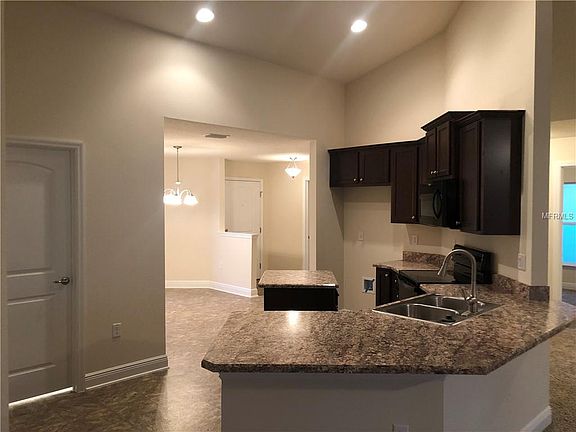 5th image of 523 Viceroy Ct