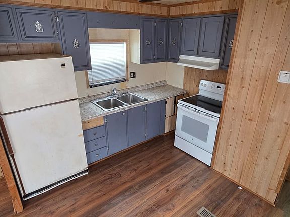 2nd image of 8364 Cedar St #8