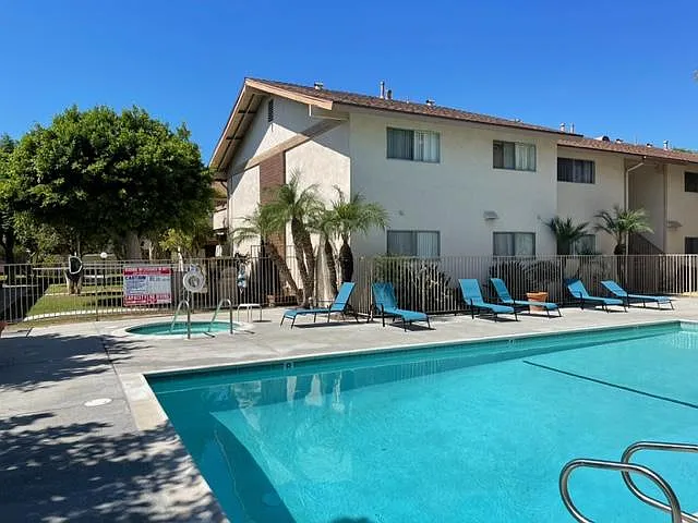 Monterey Apartments — Photo 16