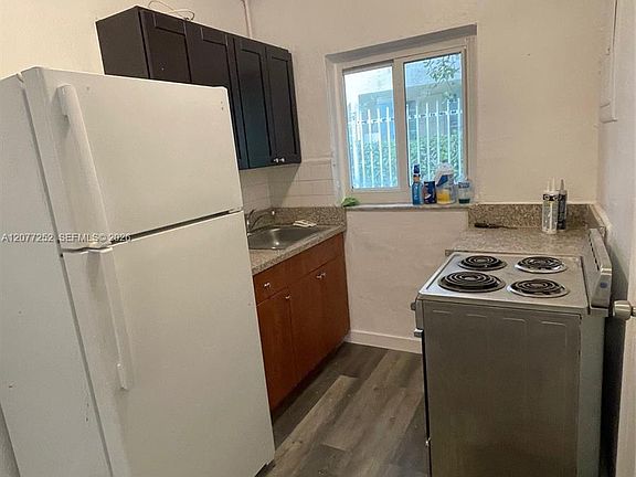 4th image of 430 SW 6th Ave APT 2