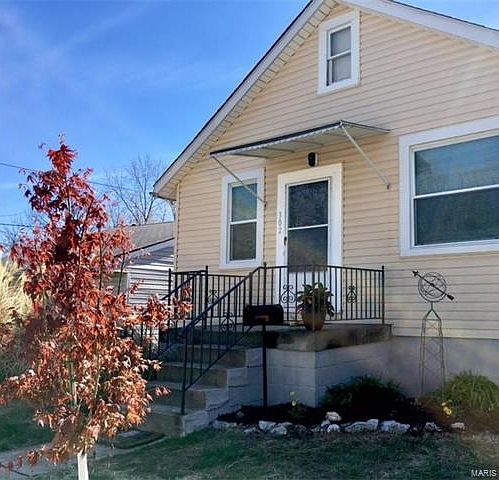 1st image of 302 W Felton Ave