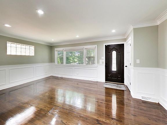 3rd image of 3126 Cuyler Ave