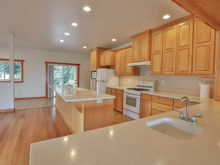 2385 Lake Forest Dr — Photo 10