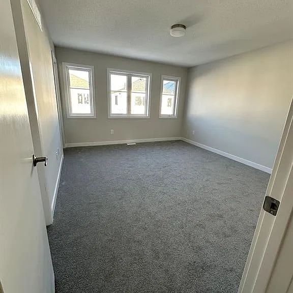 953 Seagrave Ln — Photo 8