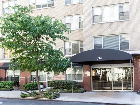 150 East 61st Street image 14 of 14