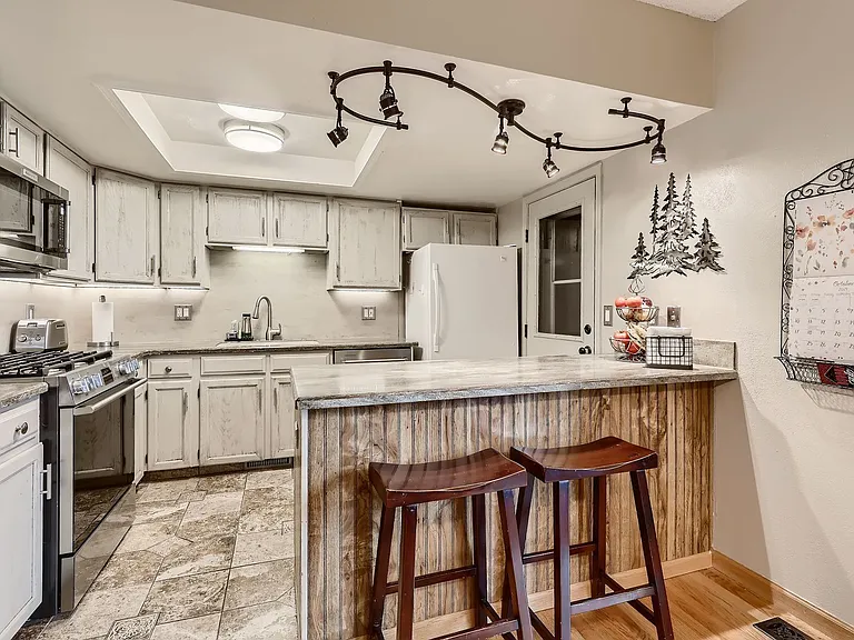 3833 Paseo Del Prado — Photo 4