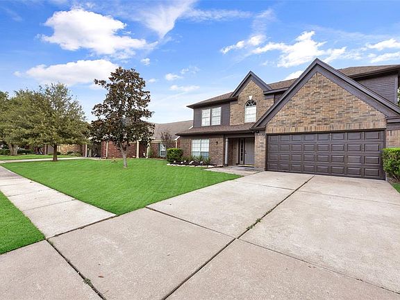 2nd image of 811 Long Prairie Drive