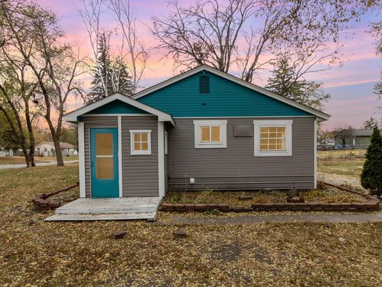 11044 5th St NE, Blaine, MN 55434