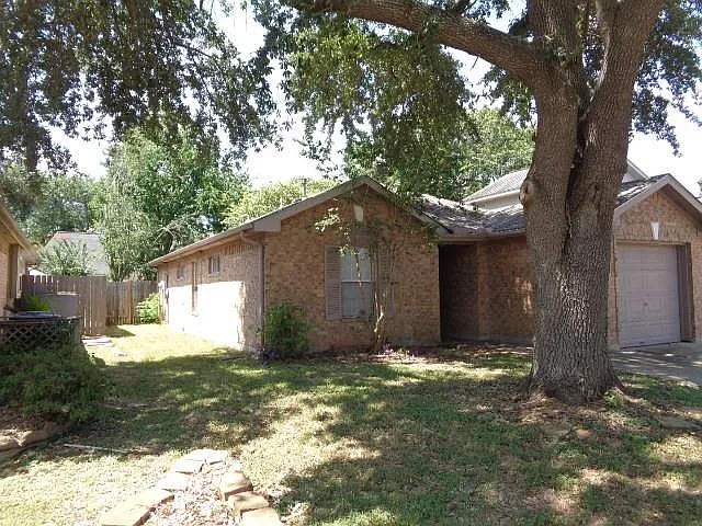 20107 Beechview Ln — Photo 2