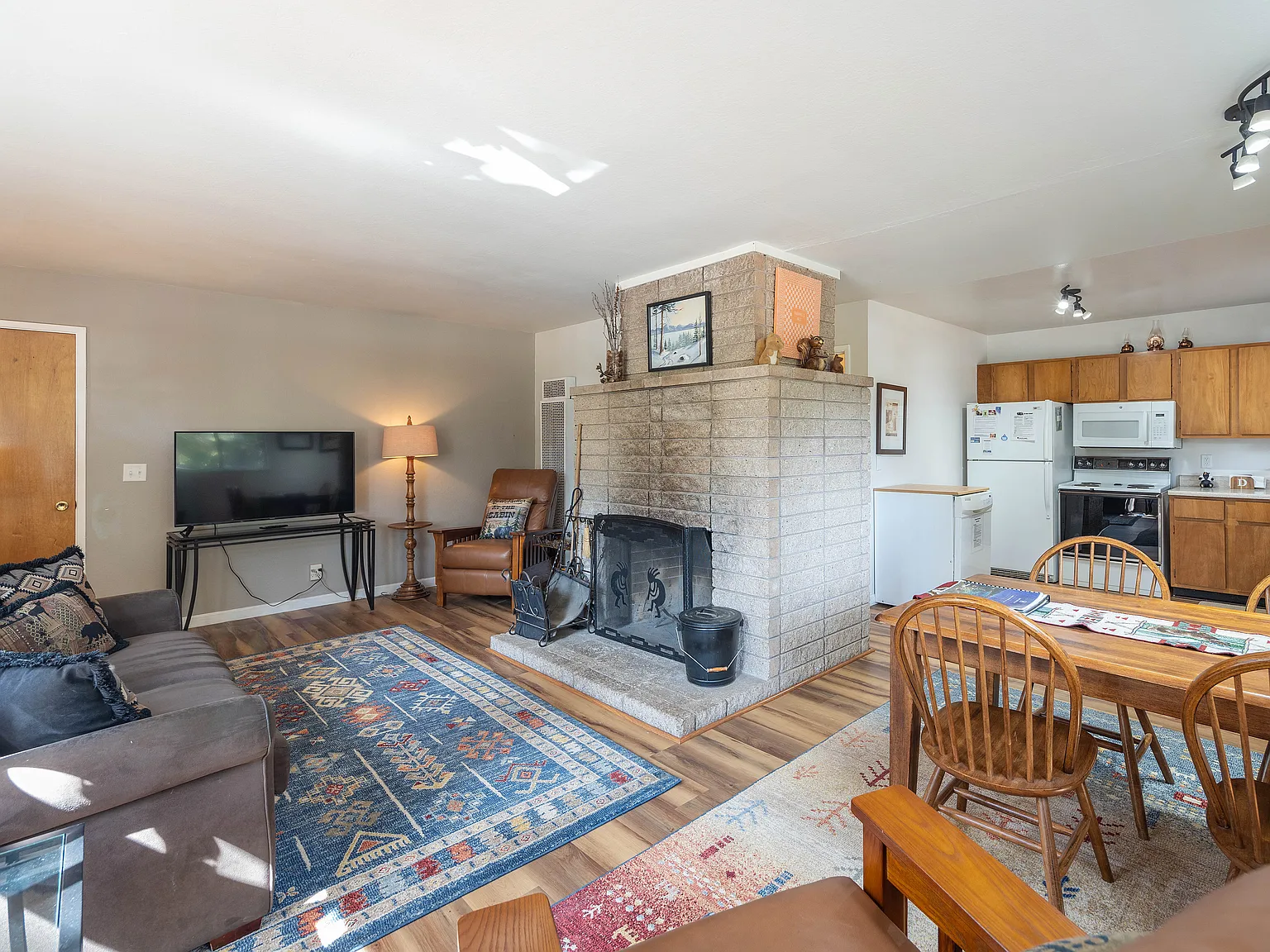 2 bed, 1.5 bath, 936 sqft, $3,000 — Photo 4