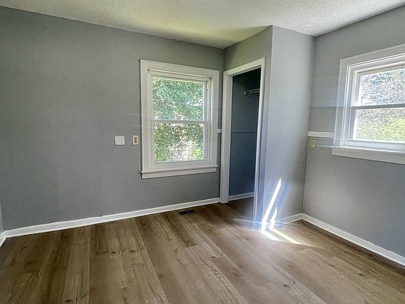 4th image of 708 W Henderson Dr