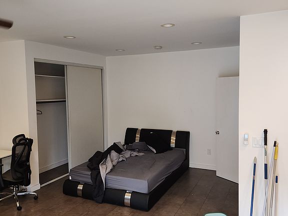 4th image of 421 S Olive St #419