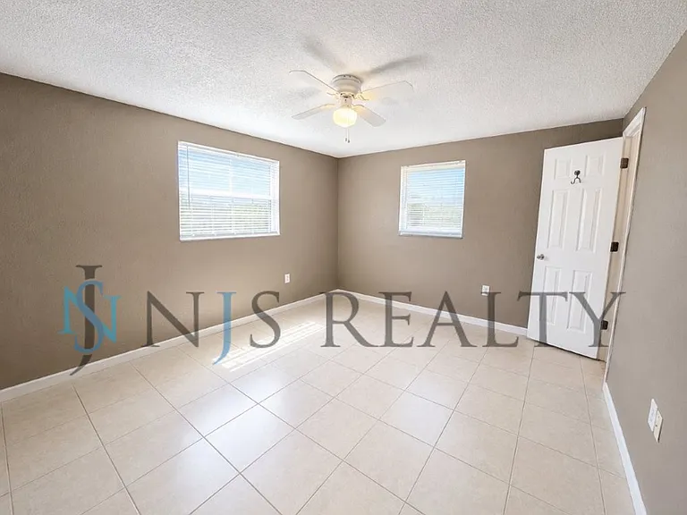 3034 Roxbury Dr — Photo 10