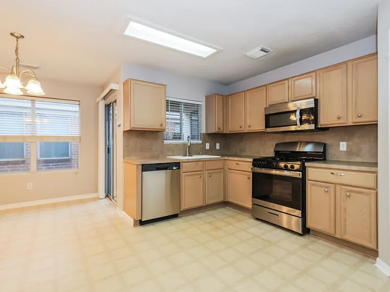 18407 Knob Hill Lake Ln — Photo 6