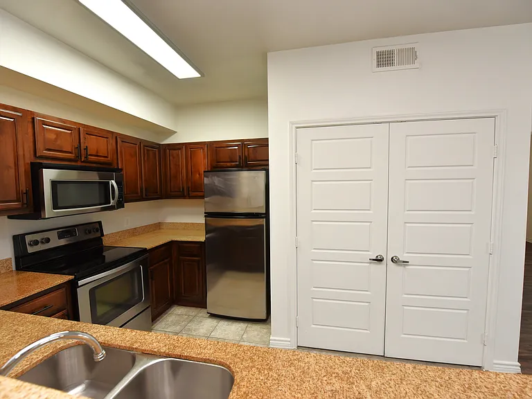 Legend V Apartments — Photo 15