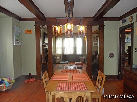 4th image of 639 Parkway E