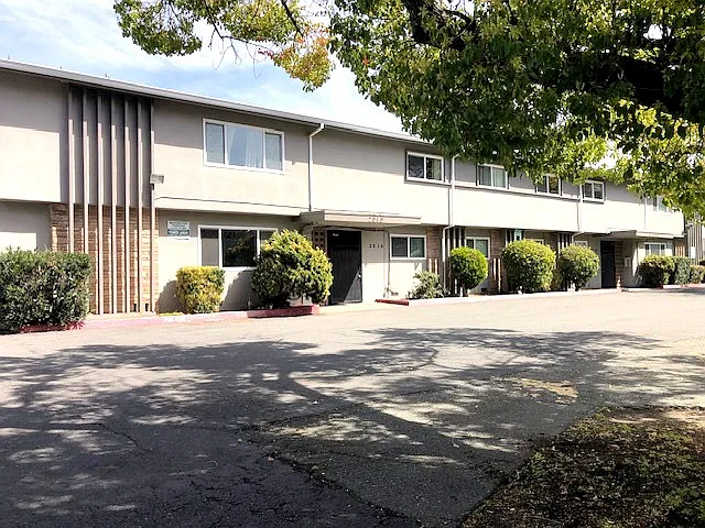 2 bed, 796 sqft, $3,000 — Photo 1